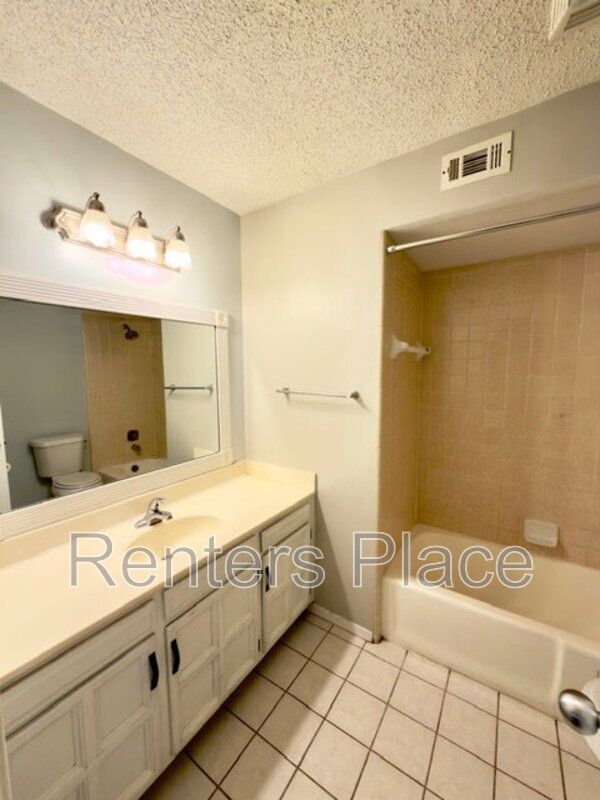 Building Photo - 6824 E 95th St