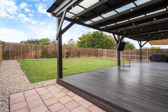 Building Photo - 2208 Cliffbrake Wy