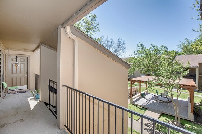 Building Photo - 3300 Pebblebrook Dr