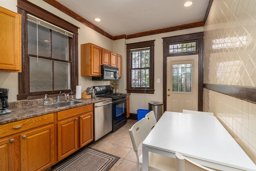 kitchen - 724 13th St SE