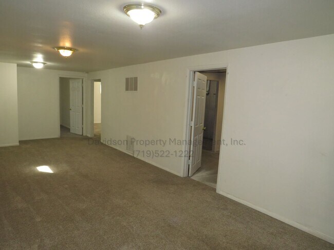Building Photo - Charming 5 Bedroom House in Central Colora...