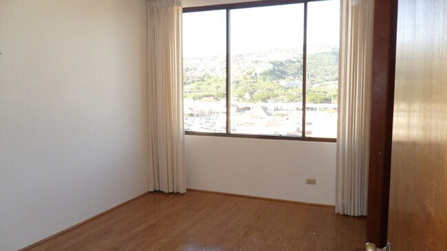 Building Photo - **REGENCY AT KAHALA 3BD/2BA/1PK CONDO FOR RENT**