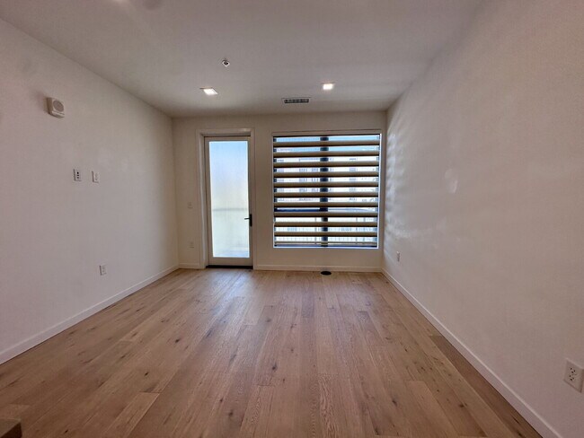 Building Photo - Stunning Denver Condo with Assigned Garage...