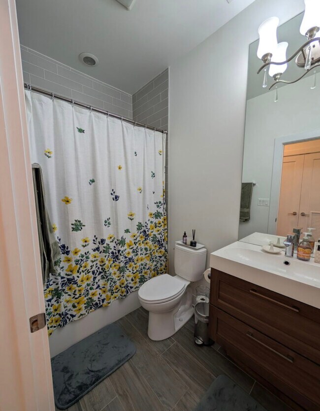 Building Photo - 4111 N Western Ave