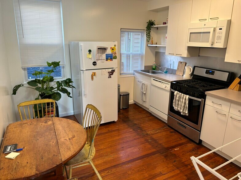 Building Photo - 3005 Huntingdon Ave