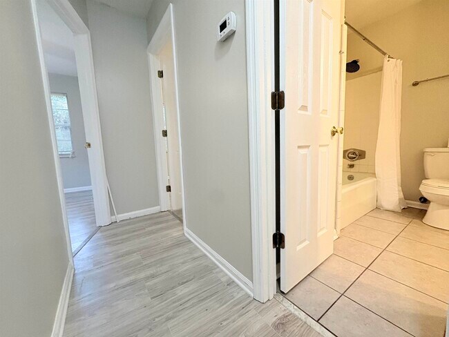 Building Photo - 1840 Devra Dr