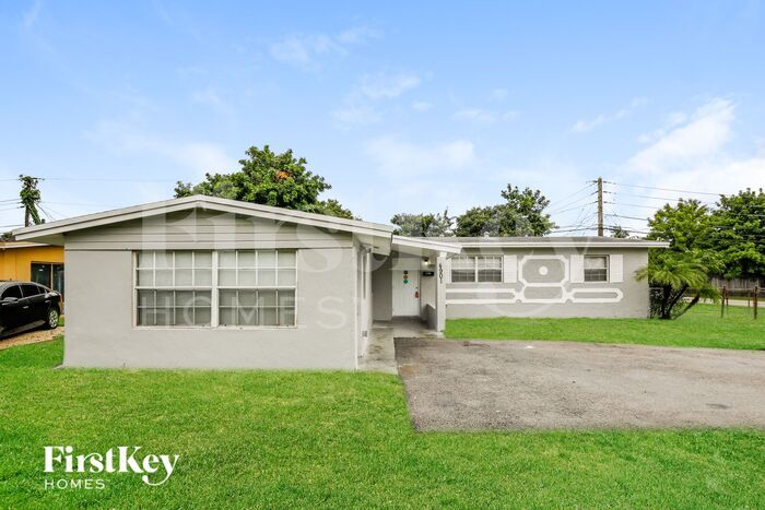 Primary Photo - 4901 NW 12th St