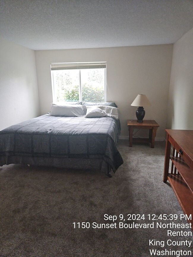 Building Photo - Renton Sunset Heights Condominiums - 2 bedroom 1 bathroom lower floor unit - Water, Sewer & Garba...