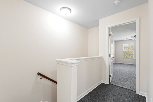 Building Photo - Beautiful 3 BR, 2.5 BA Townhome Easy Access to I-85 & I-385