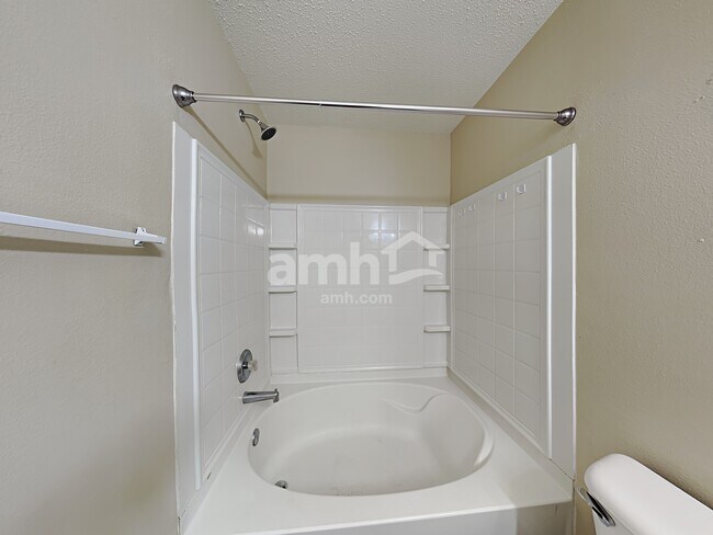 Building Photo - 527 Runnymede Ct