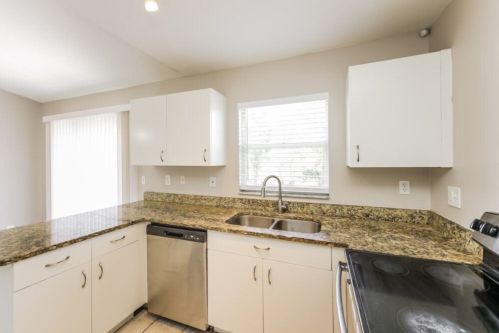 Building Photo - 577 Pierre Cir