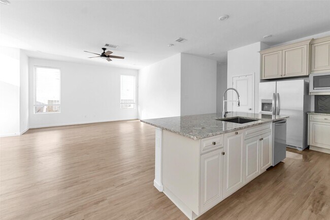 Building Photo - 1426 Northwood Blf Ln