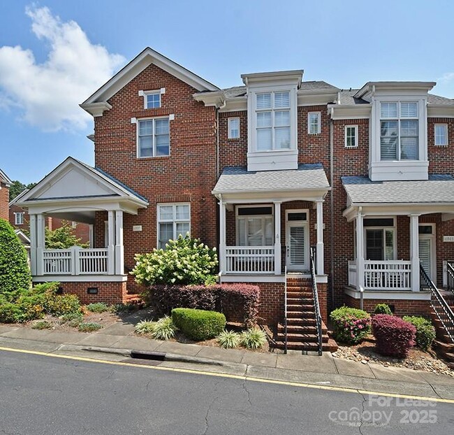 Primary Photo - 4939 S Hill View Dr