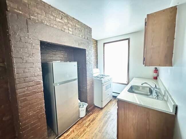 Building Photo - 10 JEWETT Ave