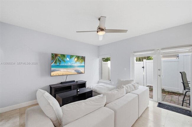 Building Photo - 832 N Victoria Park Rd