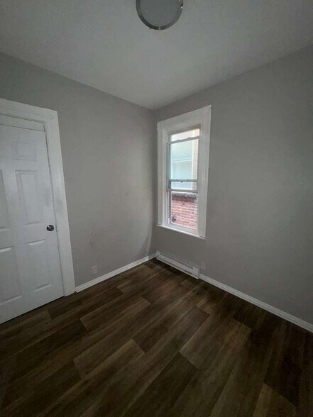 Building Photo - 427 1st St