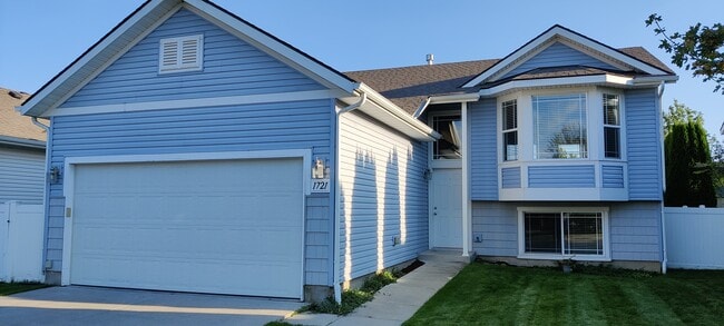 Building Photo - 1721 W Cimarron Ln