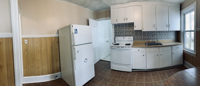 Kitchen - 405 N Schanck Ave