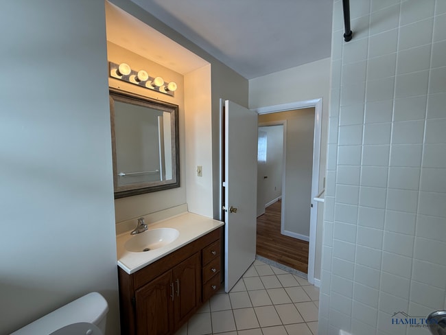 Building Photo - 4332 E Lake Rd