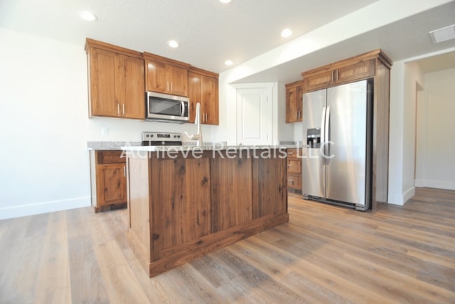 Building Photo - Downtown Logan 3-Bedroom Townhome