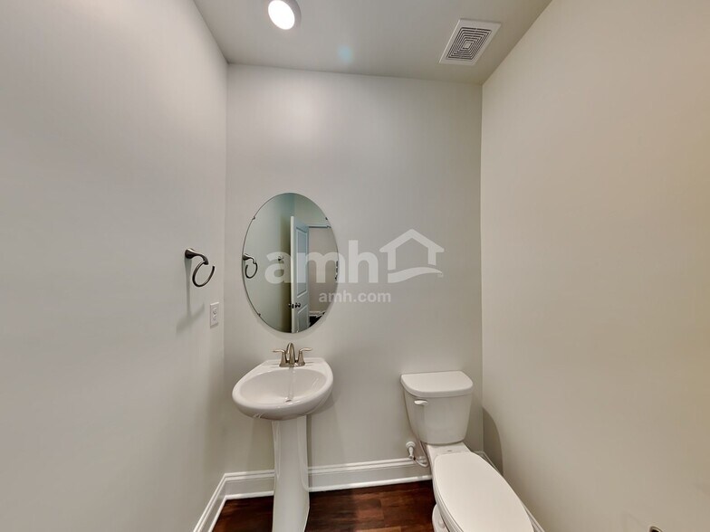 Building Photo - 549 Rivermist Dr