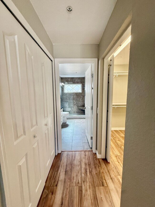 Building Photo - Immaculately updated 3/2.5 Three-Story Maitland Condo in Visconti!