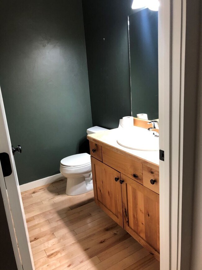 Building Photo - Charming 4-bedroom house in Alder Creek Su...