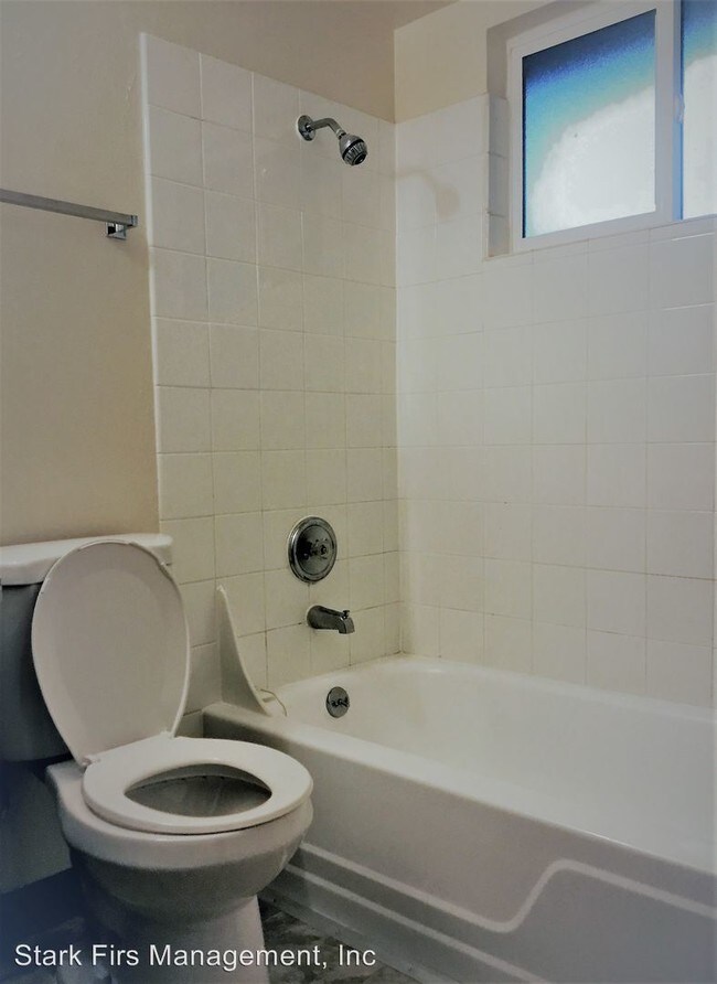 Building Photo - 15850 NE Glisan St