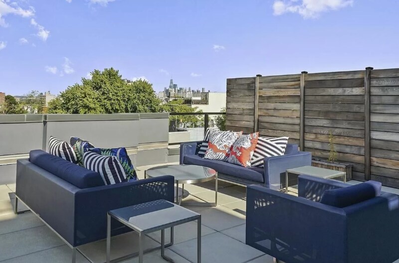 Building Photo - 695 6th Ave