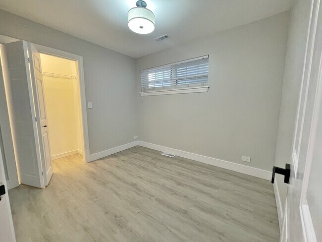 Building Photo - 2427 W Grenshaw St
