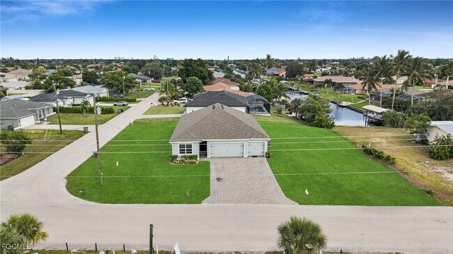 Building Photo - 1327 SE 16th Pl