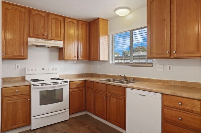 Building Photo - 111 N Walnut Ave