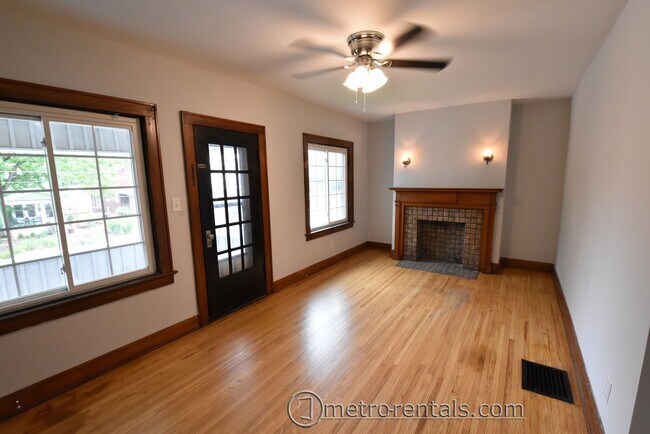 Building Photo - 2832-2834 Indianola Avenue