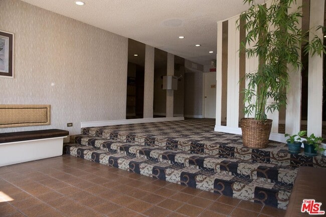 Building Photo - 5215 Balboa Blvd