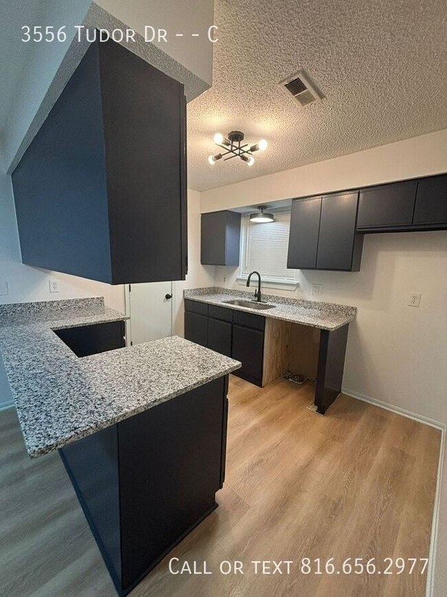 Building Photo - 3556 Tudor Dr