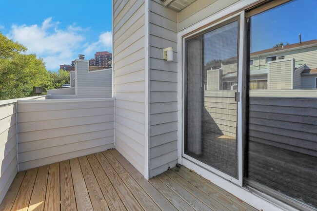 Building Photo - 806 Spinnaker Ct