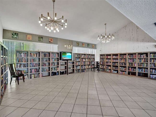 Building Photo - 2304 S Cypress Bend Dr