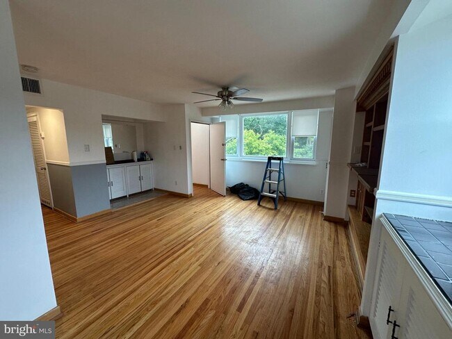 Building Photo - 5206 Bingham St