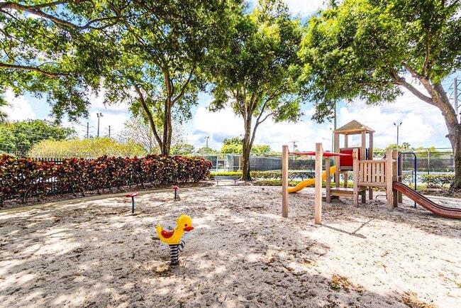 Building Photo - 1613 16th Way