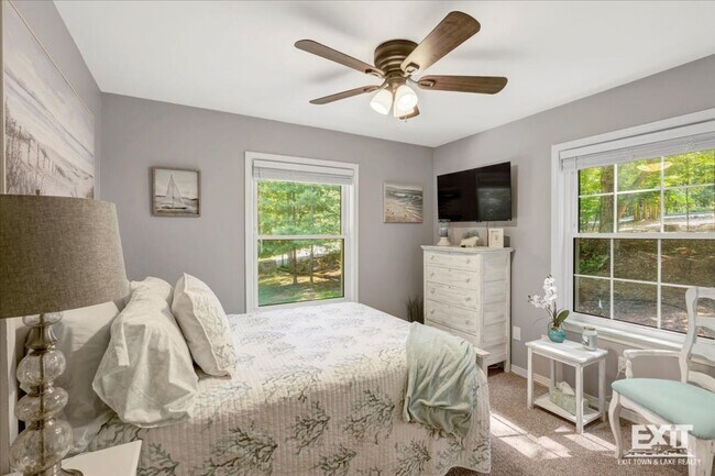 Building Photo - Beautiful Fully Furnished 3 Bed, 2 Bath Ho...