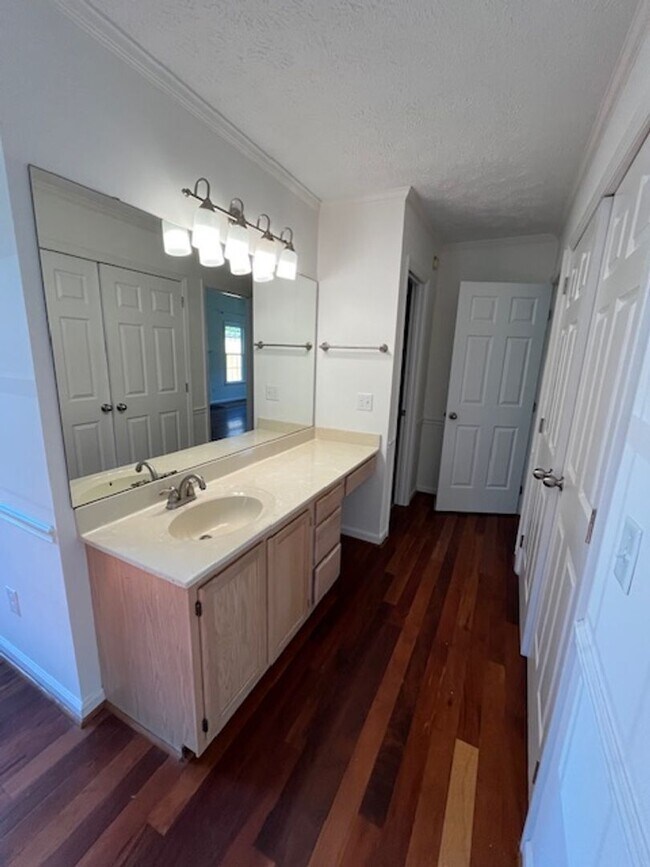 Building Photo - Recently Renovated Home in Wilmington