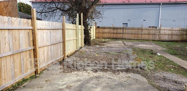 Building Photo - 2806 E 5th Ave