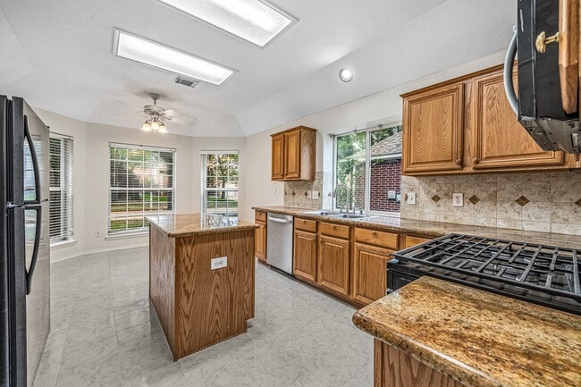 Building Photo - 12335 Shadowvista Dr