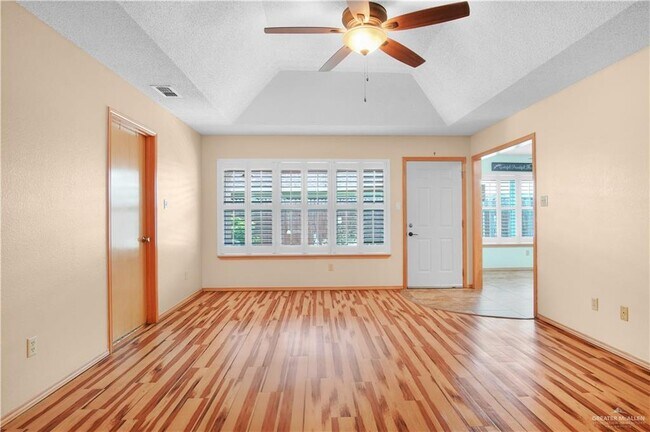 Building Photo - 17 Yarrow St