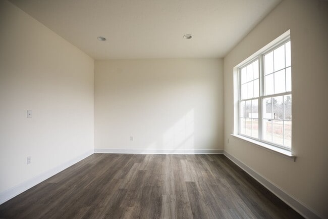 Building Photo - 3 Bedroom Duplexes