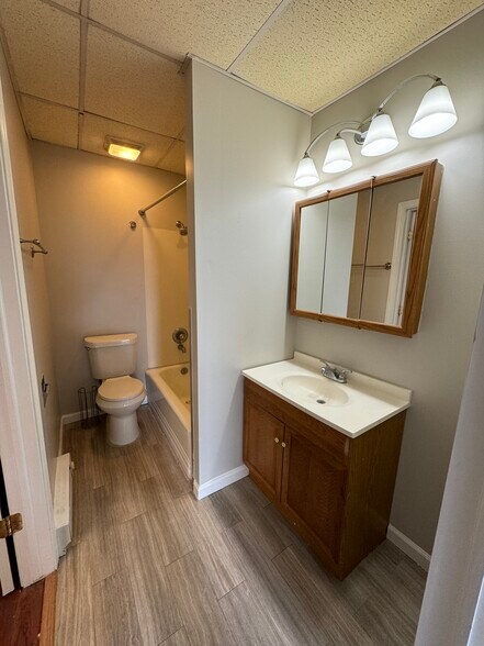 Building Photo - 464 3rd St