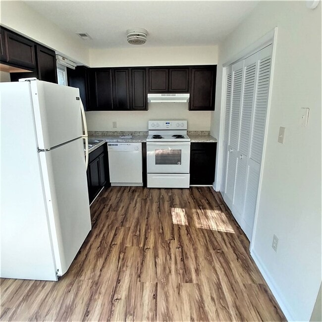 Building Photo - 9B Port West, Swansboro