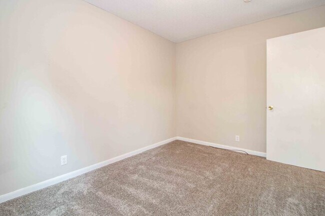 Building Photo - 808 Helton Dr