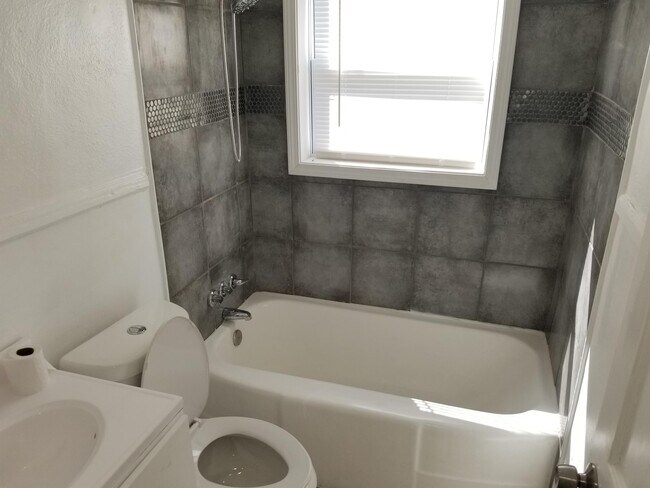 Building Photo - 543 Oliver St NW