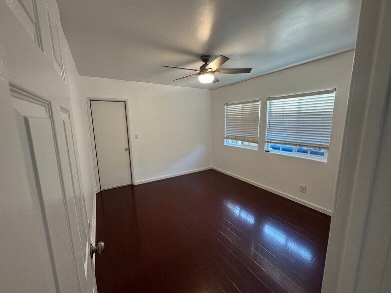 Building Photo - 9625 Adoree St